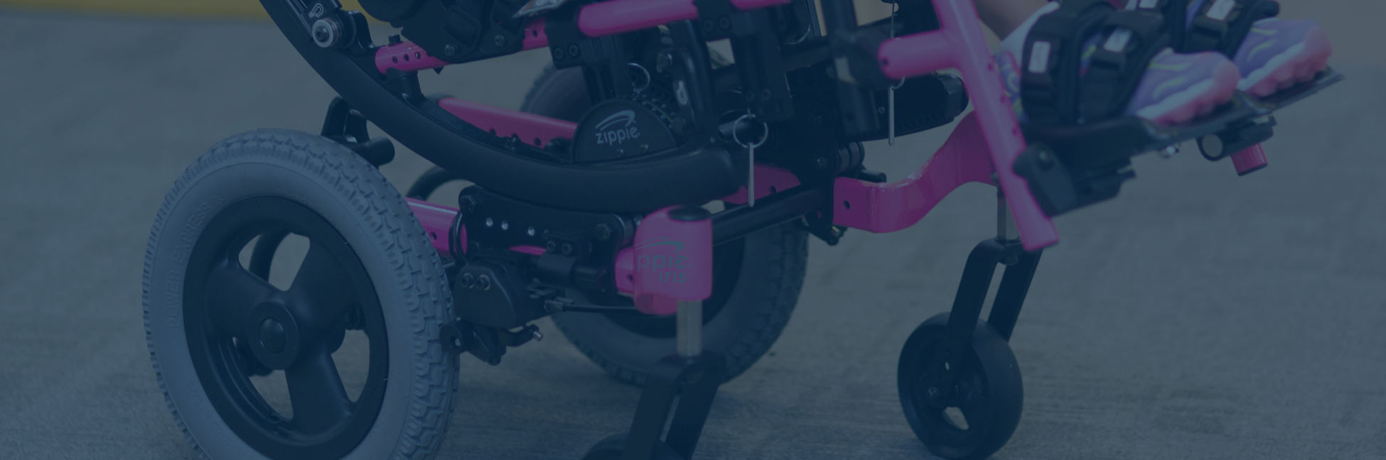 A oferta de produtos Leckey da Sunrise Medical tem algo para todos quando se trata de suas necessidades de equipamentos pediátricos. Para nós, "apoiar as crianças" significa trabalhar junto com nossa família de especialistas, designers, terapeutas, pais e a comunidade clínica em geral para permitir que as crianças alcancem seus objetivos. Nosso foco é simples: liderar através da inovação e abordagem clínica. Combinado com as já amplas soluções de mobilidade ZIPPIE, a Sunrise Medical oferece uma oferta pediá