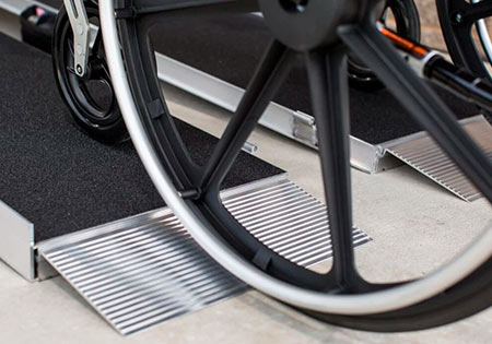 Placas inferiores de transición autoajustables