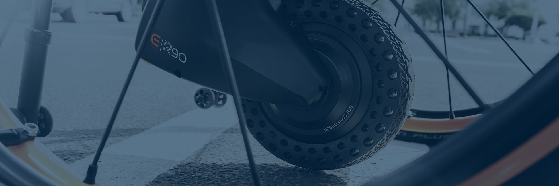 Auxiliary Power Drive for Manual Wheelchairs. Travel longer distances without tiring, reducing fatigue and stress on your shoulders. - fondo