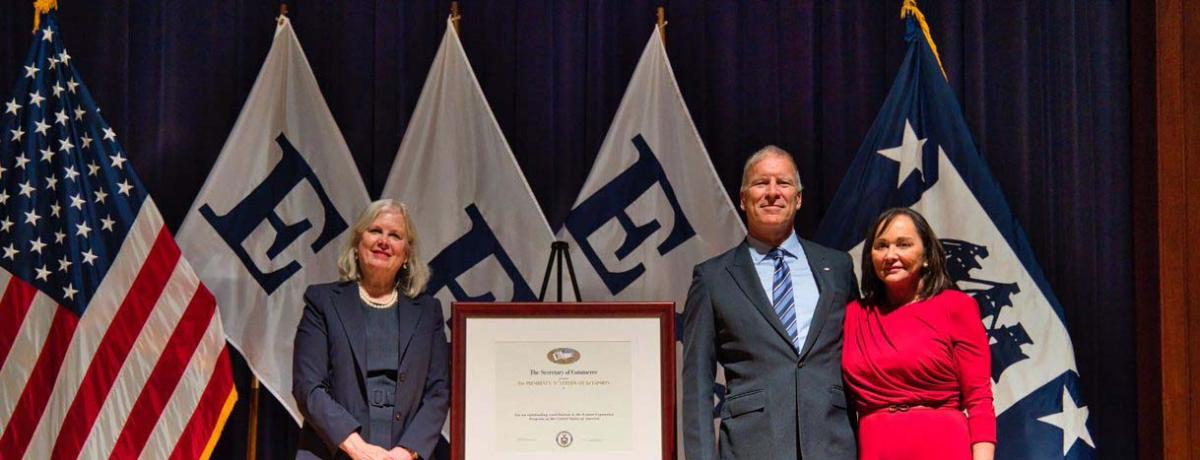 Loh Medical Honrado con el Premio "E" del Presidente por Exportaciones