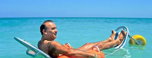 Silla de ruedas flotante para accesibilidad al mar